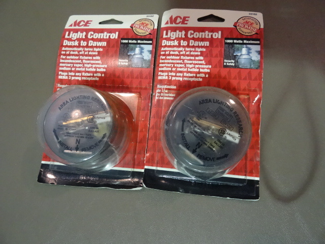NEW Qty 2 Dusk to Dawn Light Control