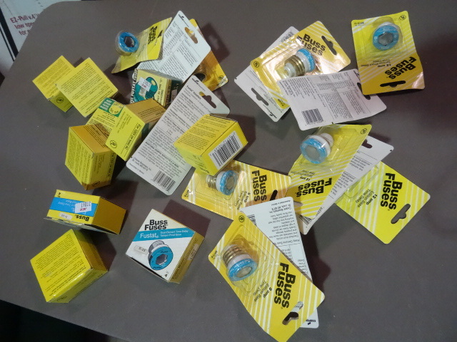 NEW Large Lot BUS Fuses est 30-50 pcs