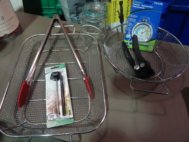 NEW Kitchen Lot incl Can Opener, 2 x Strainer baskets, Tongs, Locking Glass Storage Jar, Cooking Thermometer, Fridge and Freeezer Thermometer