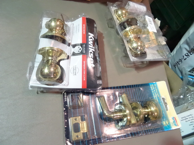 NEW LOT Door Handle Locksets Kwickset Keyed Entry, Kwickset Bed and Bath, Storm Door Latching Handleset