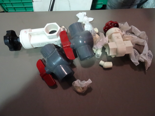 NEW LARGE LOT PVC Shutoff Valves Qty 4 x 1.25 in and approx qty 10 CPVC 1  2 in Street Elbow
