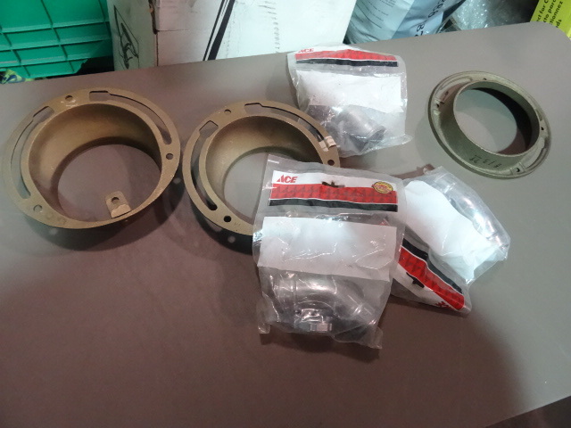 NEW Plumbing Lot Incl Qty 3 Brass 4 in Toilet Closet Flanges, Qty 3 CPLG Elbow 45 Degree 22 Guage 1.25 in