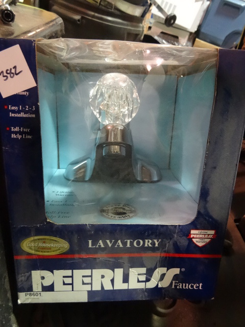 NEW Peerless Faucet Chrome Single Handle Bathroom Sink Faucet P8601