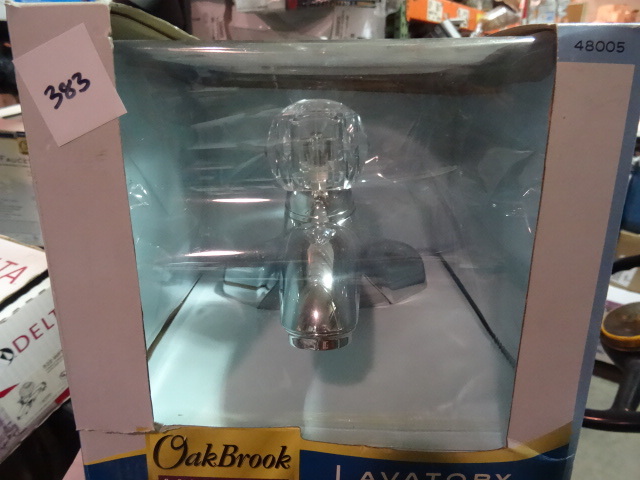 NEW Oakbrook Chrome Single Handle Bathroom Faucet 48005