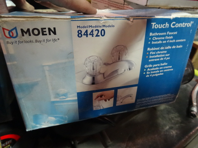 NEW Moen Faucet Chrome 2 Handle Bathroom Faucet 84420