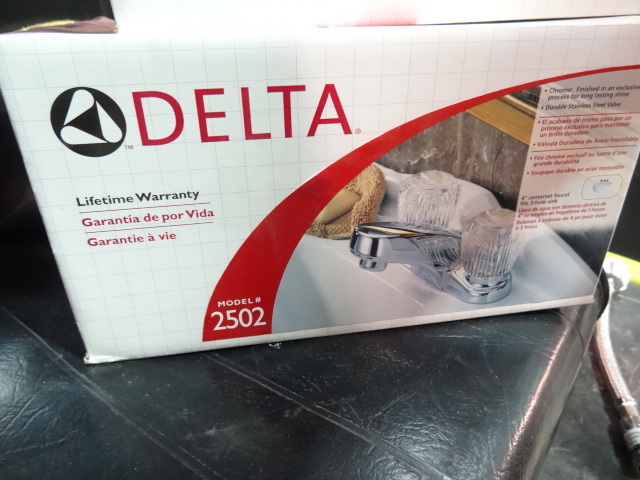 NEW Delta Faucet 2 Handle Chrome Bathroom Faucet model 2502