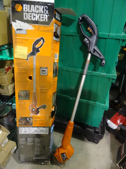 USED Black and Decker 13 in AC Powered String Trimmer Edger Tested Works Model ST7700