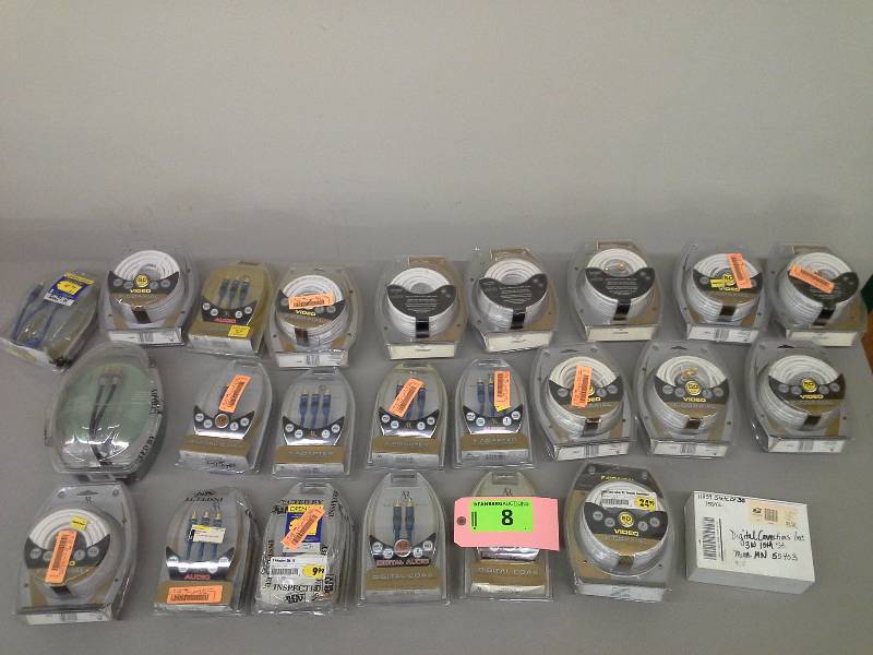 Miscellaneous lot of retail packaged cables