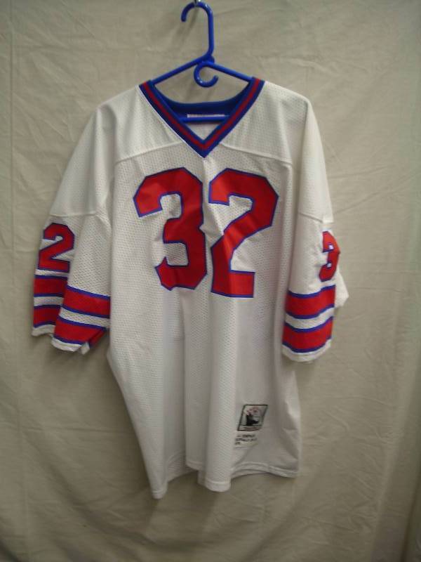 lot 1 image: Mitchell & Ness O. J. Simpson # 32 Jersey Size 56