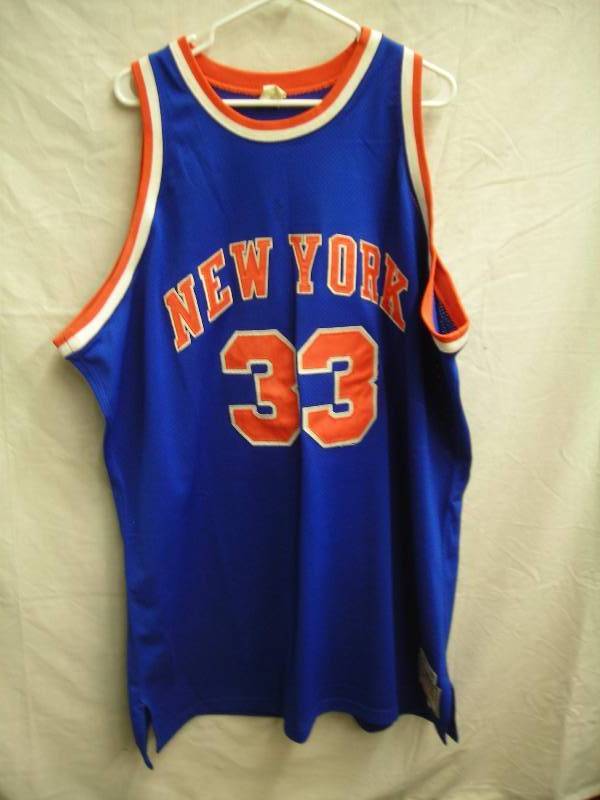 lot 5 image: Basketball Jersey #33 Ewing From New York Size 56
