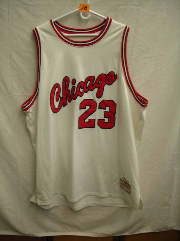 lot 10 image: Mitchell & Ness Basketball Jersey # 23 Jordan Chicago Size 56