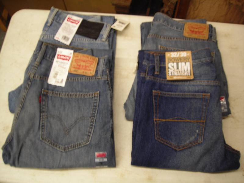 lot 15 image: 4- Pair New With Tags Mens Jeans Size 32 x 30 (3 Red Tag Levis)