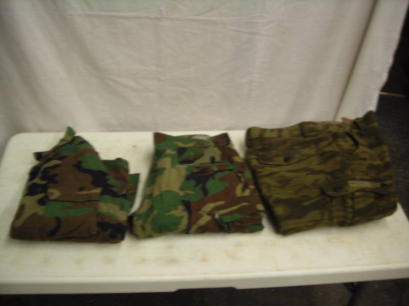lot 16 image: Mens Columbia Wool Pants 34, Camo Pants & Jacket