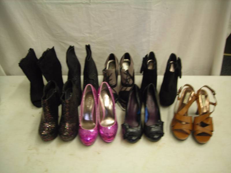 lot 21 image: 8 Pair High Heels, 1 Ankle Bootie (7-12 & 8)