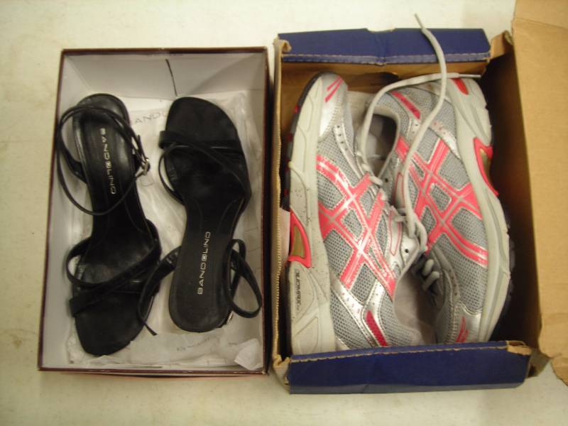 lot 25 image: Pair Black Bandolino Heel Sandals size 6, Pair Of Gel Joggers Size 6