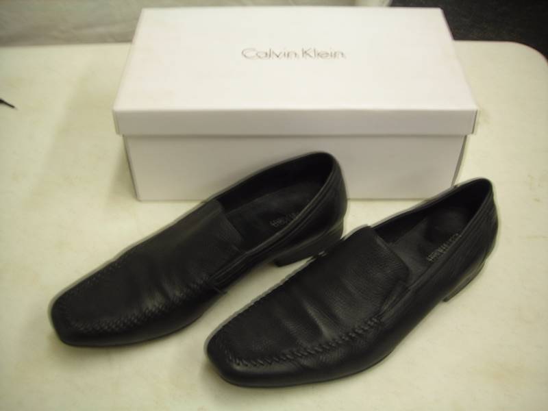 lot 27 image: Calvin Klein Mens Black Loafers Size 11