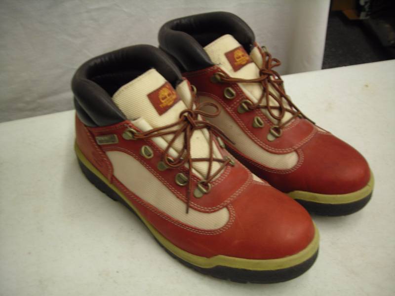 lot 29 image: Mens Timberland Hiking Boot New Size 12 Leather Trimmed