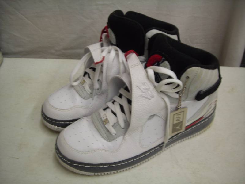 lot 35 image: Pair Mens Nike Air AF-1 White Size 11