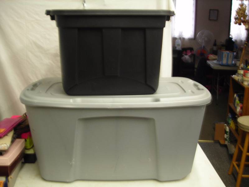 lot 40 image: 2- Totes With Lids