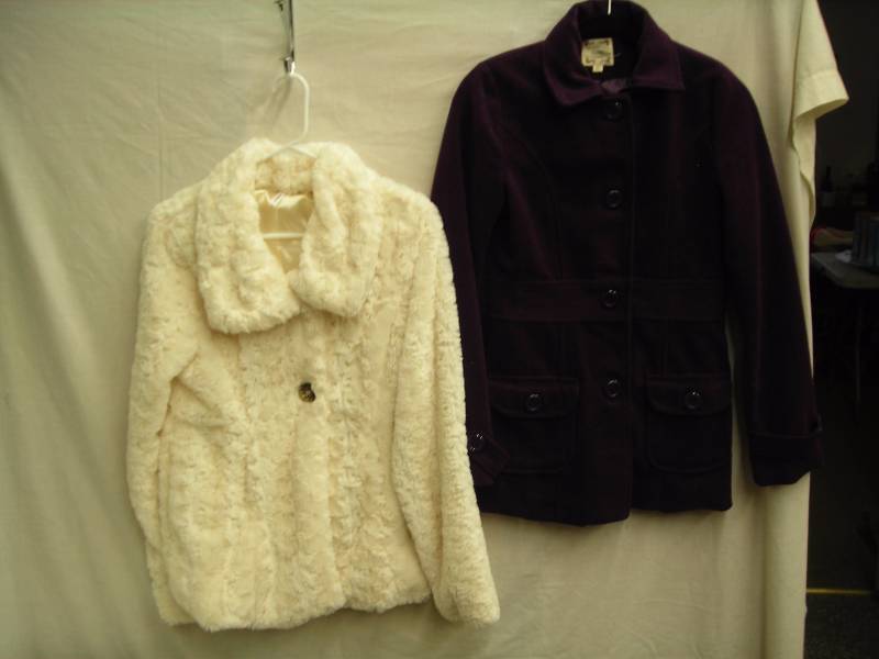 lot 45 image: 2-Junior Jackets Size Small