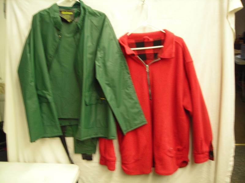 lot 46 image: Marlboro Lumberjack Fleece Size XL, Rain Jacket Size M