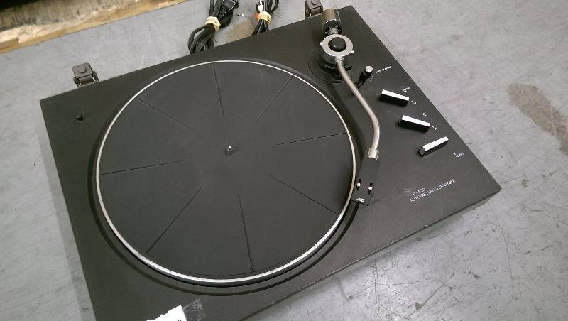 lot 2 image: JVC JL A20 Auto Return Turntable