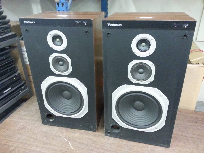 lot 8 image: Technics SB-K40 Stereo Speakers
