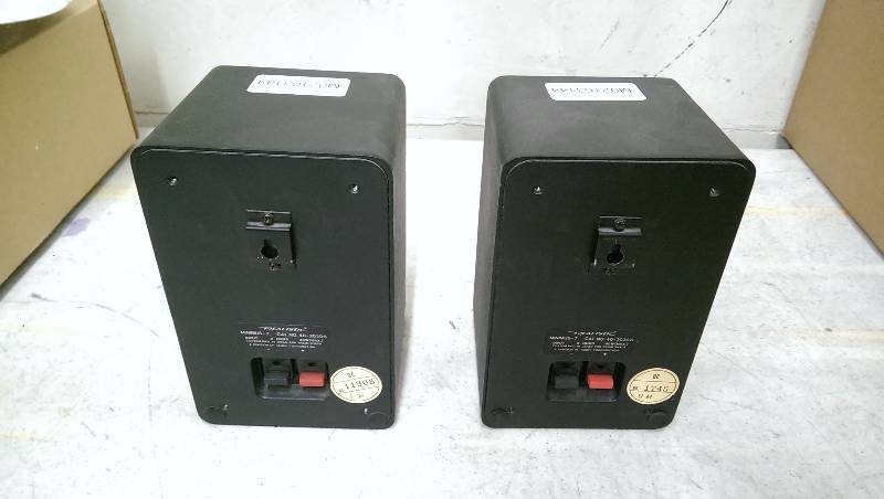 lot 14 image: Realistic Minimus-7 Bookshelf Speakers