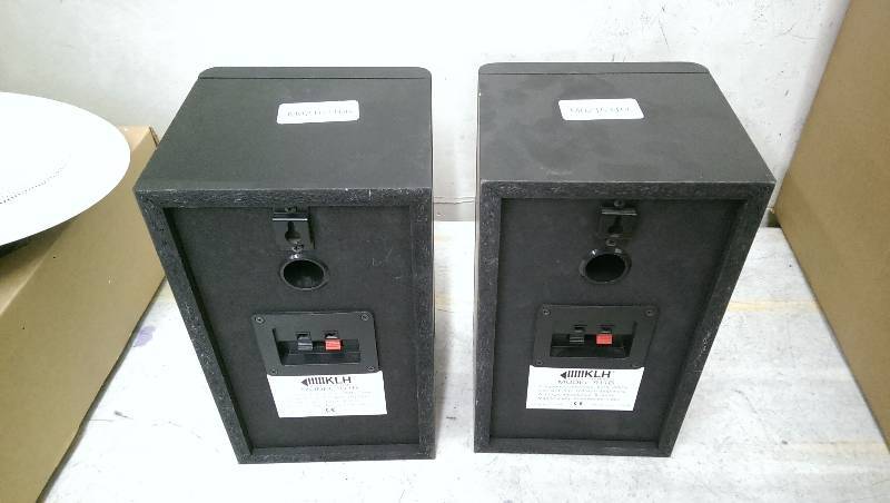 lot 29 image: Lot of 2 KLH 911B Speakers