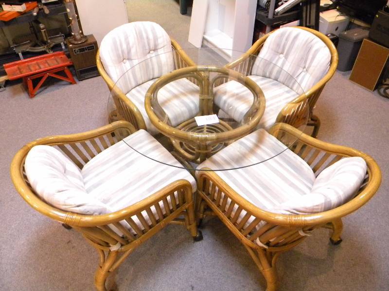 Table & Chairs