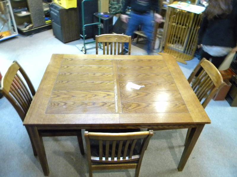 Table & Chairs