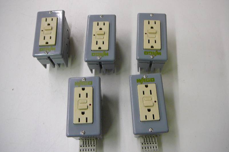WAGO 15 AMP GFCI with load term #51015045   5 Count