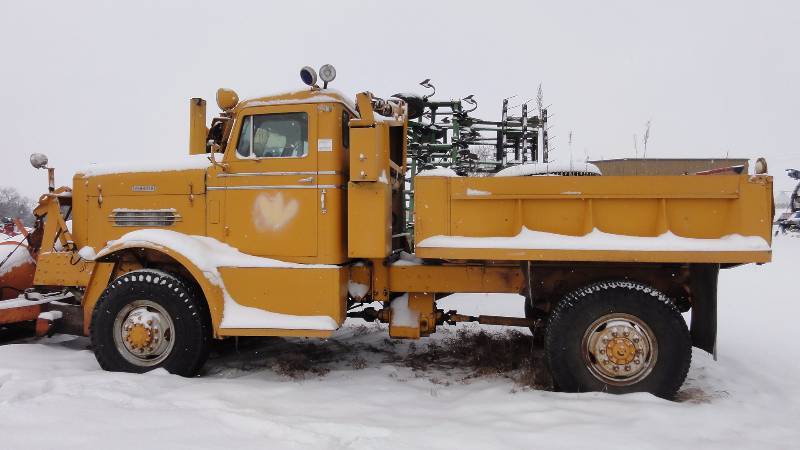 1962 OSHKOSH 3.5 ton snow plow truck