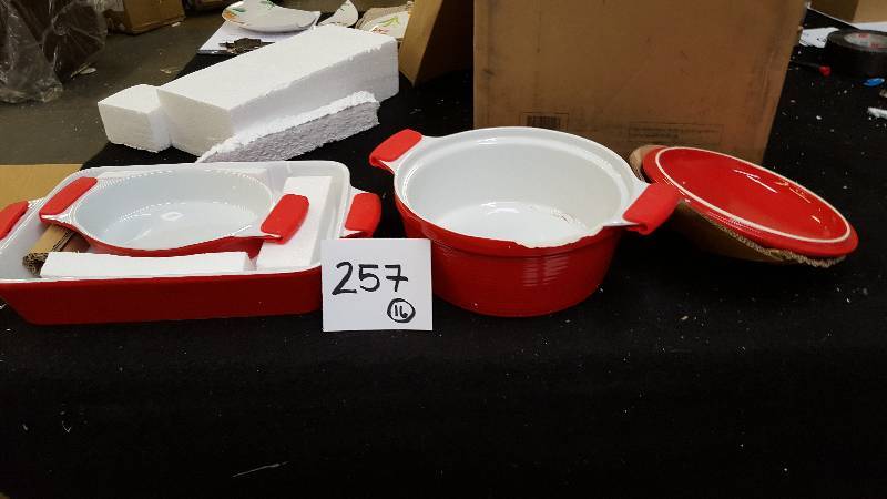 lot 257 image: ChefsMark Jana Casserole wLid Red