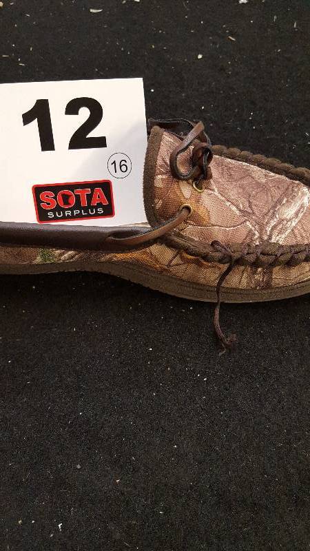lot 12 image: Itasca Mens Sportsmans Realtree Camo Slipper 10