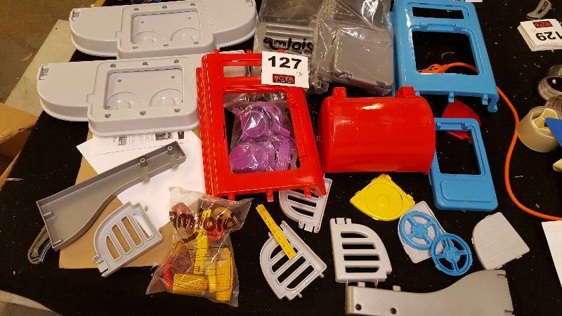 lot 127 image: 2 - Cookin Kitchen and BBQ Grill