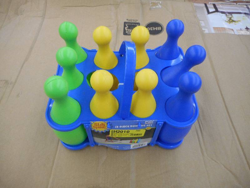 11 PIECE BOWLING SET