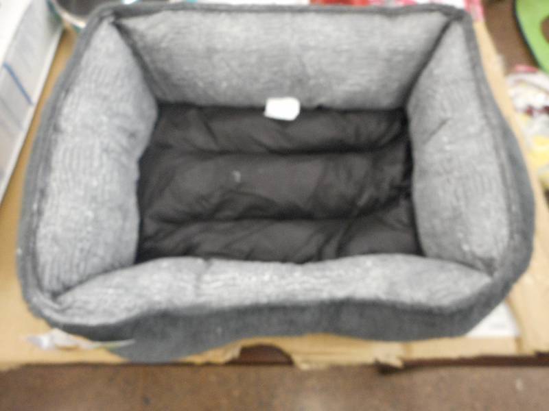 25 INCH LOUNGER DOG BED