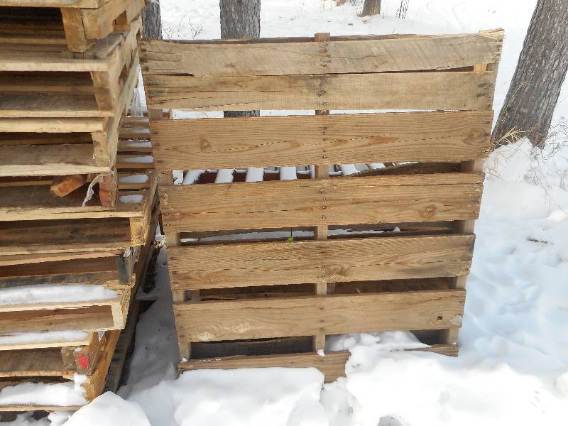 (10) WOOD PALLETS