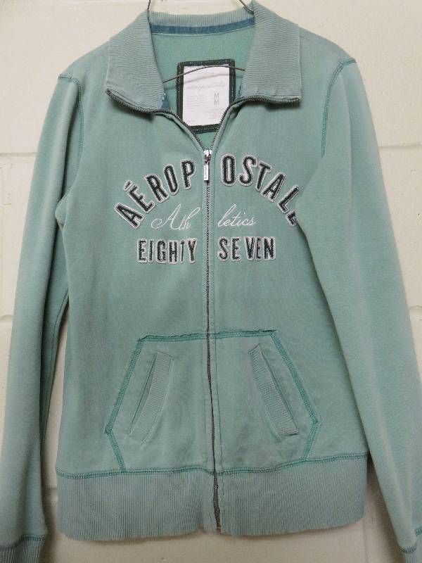 2 sweatshirts