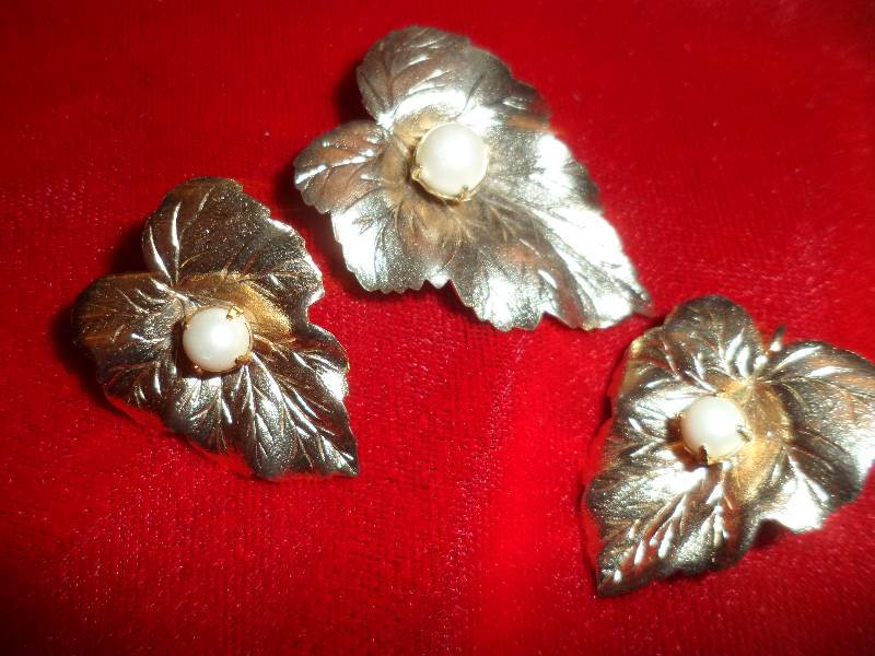 Sarah Cov. Gold-Tone WFaux Pearl Brooch & Earrings