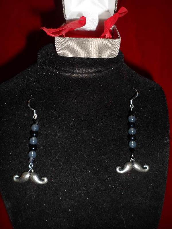 Moustache Earrings wBox - Movember Earrings