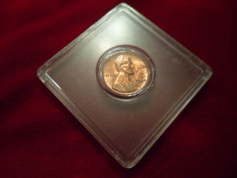 1964 US Penny wImage of JFK facing Lincoln