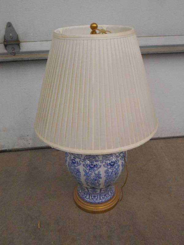 lot 8 image: Table Lamp With Shade ...