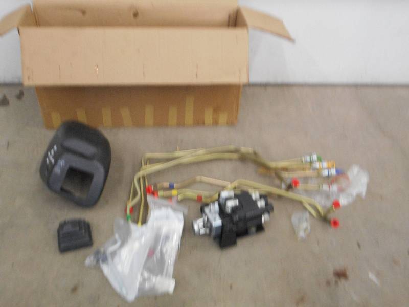 lot 9 image: Unused Universal Tractor Loader Con...