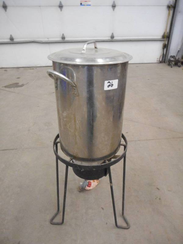 lot 26 image: Outdoor Turkey Fryer Set ...
