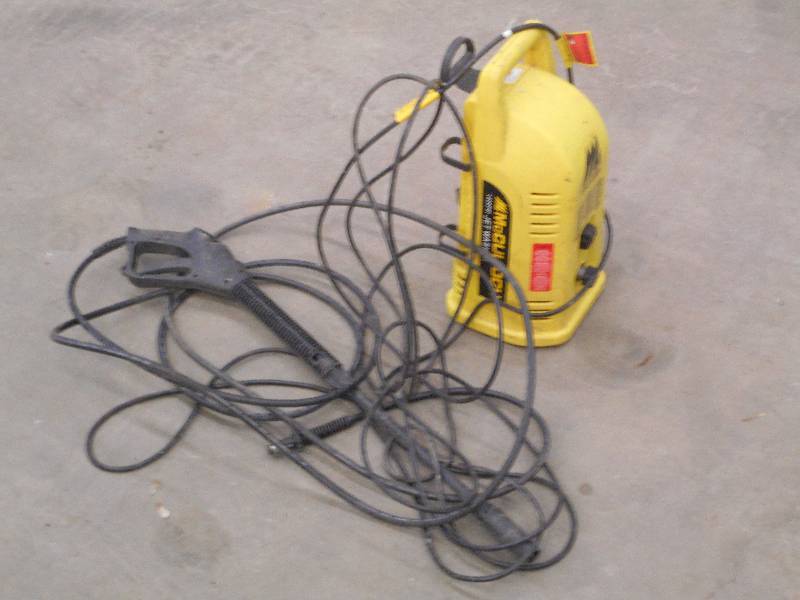 lot 38 image: McCulloch 1400PSI Electric Pressure...