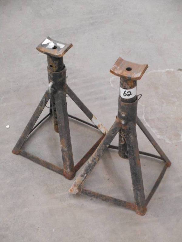 lot 62 image: (2) Adjustable Steel Camper Jacks ...