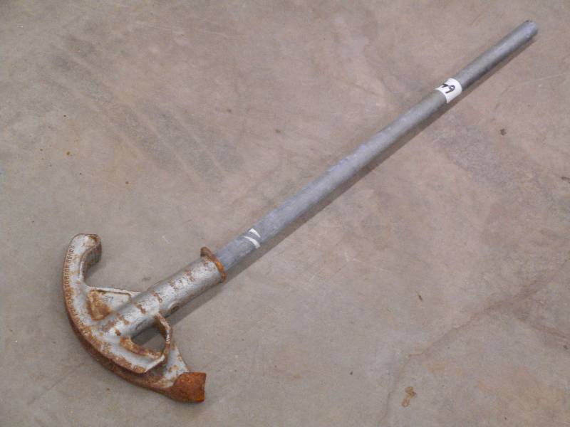 lot 64 image: Short-Handle Conduit Bender ...