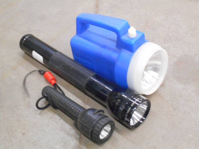 lot 74 image: Lot Of (3) Handheld Flashlights ...